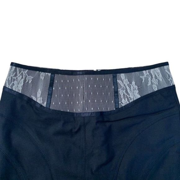 Black Marciano Fitted Skirt Size 4 - Picture 2 of 9